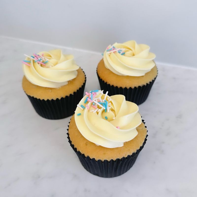 GENDER REVEAL CUPCAKES