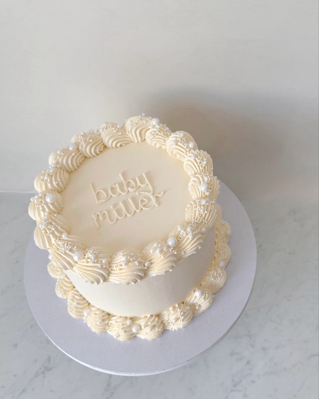 Gender Reveal Round Cake