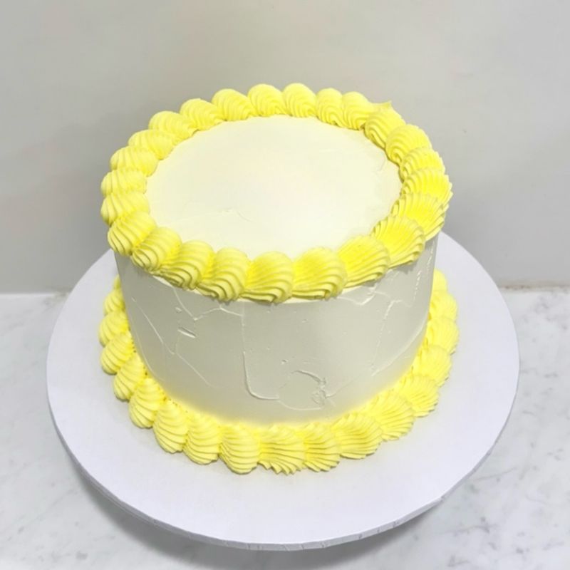Gender Reveal Round Cake