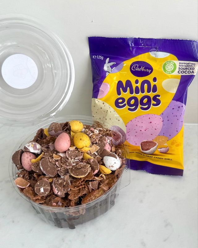 Mini Egg Crunch Cake