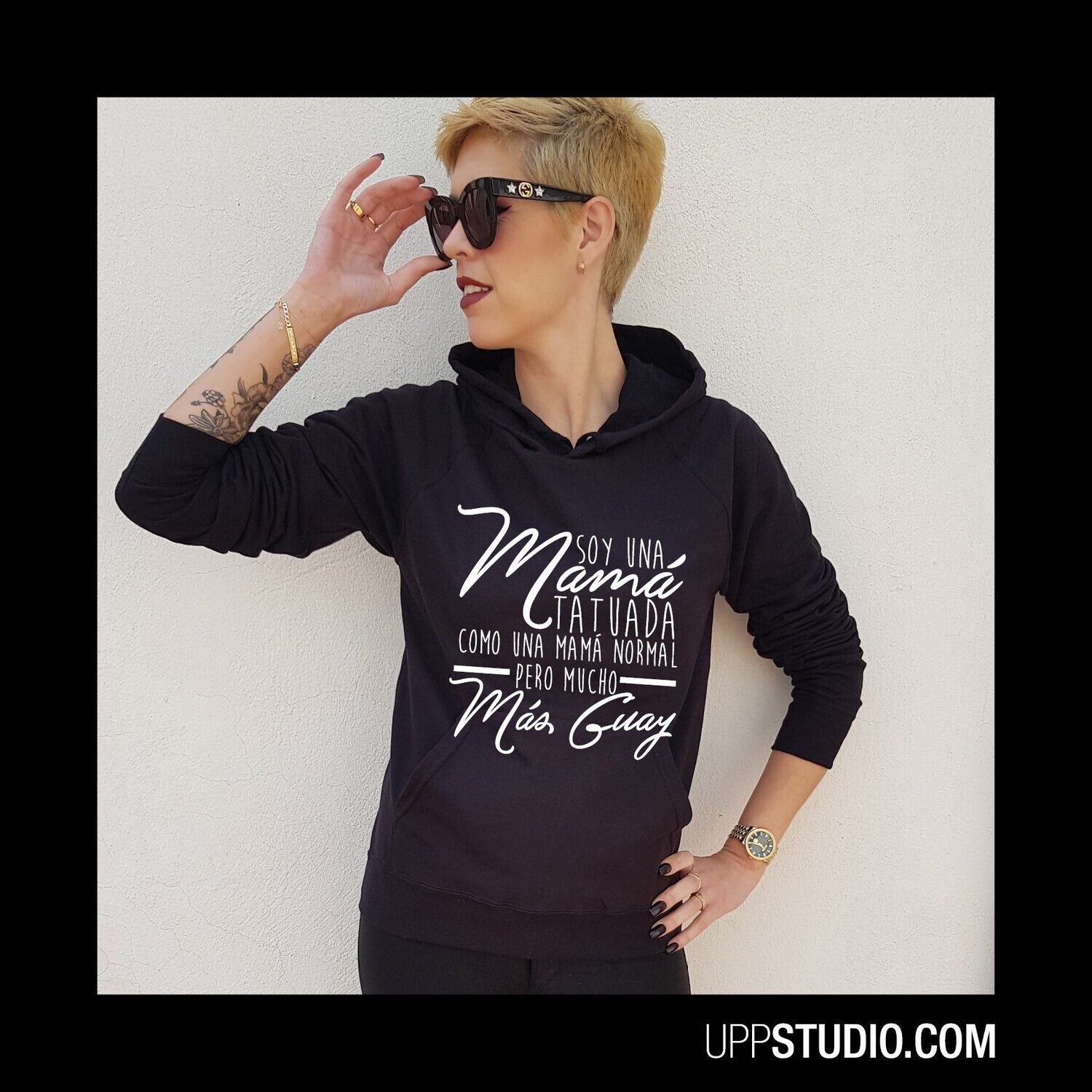 Soy Una Mamá Tatuada, Como Una Mamá Normal Pero Más Guay Hoodie, Sizing: Unisex