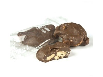 Giannios Milk Chocolate Cashew Clusters per Half lb
