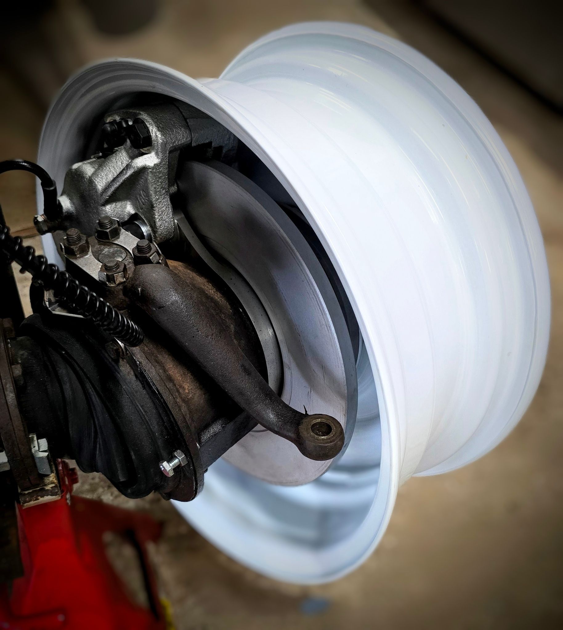 Land Rover Tubless Steel Wheel (Disc Brake)