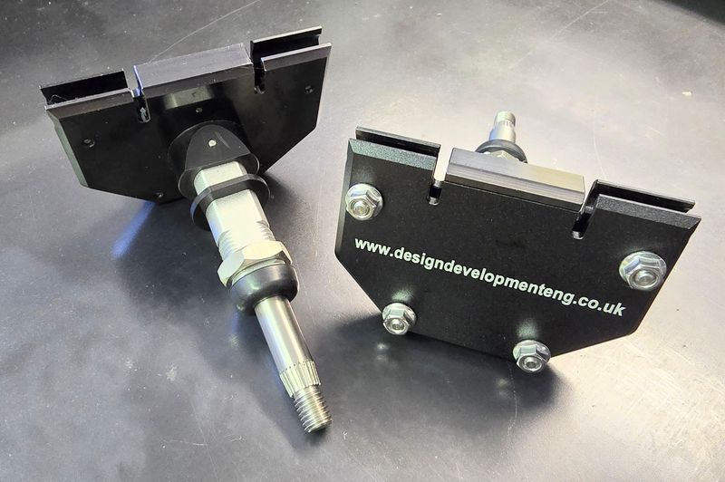 Land Rover Defender Wiper Wheel Box >02 ONWARDS.
