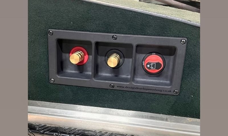 Land Rover Defender Jump Start / Isolator Panel