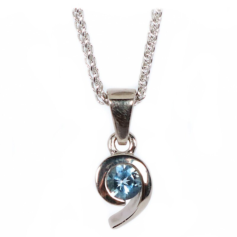 18ct White Gold Aquamarine  Pucci Pendant