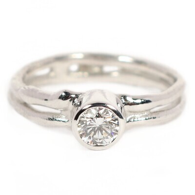 18ct White Gold Cyclone 2 Single Stone Diamond Ring