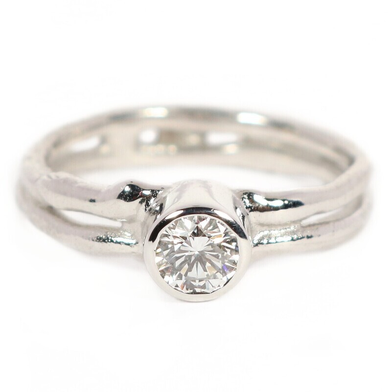 18ct White Gold Cyclone 2 Single Stone Diamond Ring