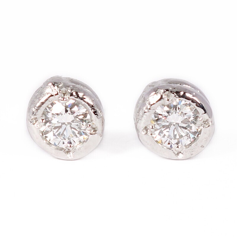 18ct White Gold Cyclone Diamond Stud Earrings