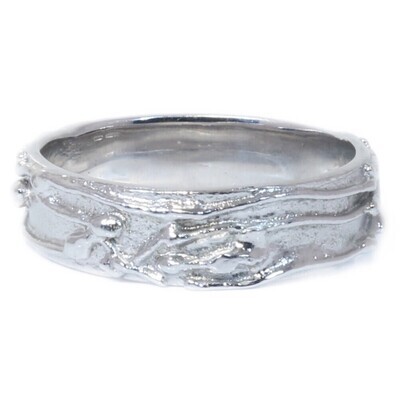 18ct White Gold Lined Filigree Ring