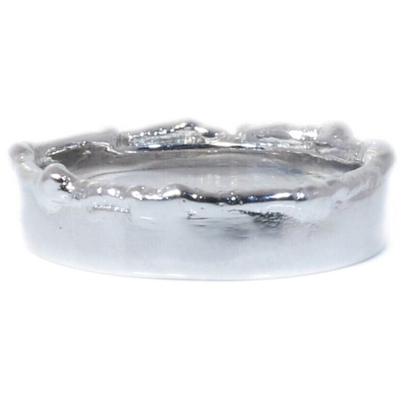18ct White Gold Lava Ring