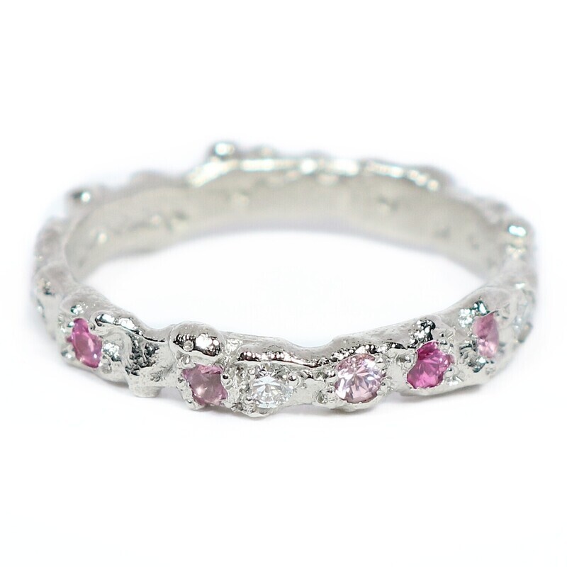 18ct White Gold Sapphire &amp; Diamond Filigree Ring