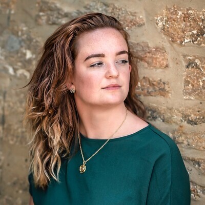 18ct Gold Claw Set Ruby Montana Swirl Pendant (13mm Diameter)