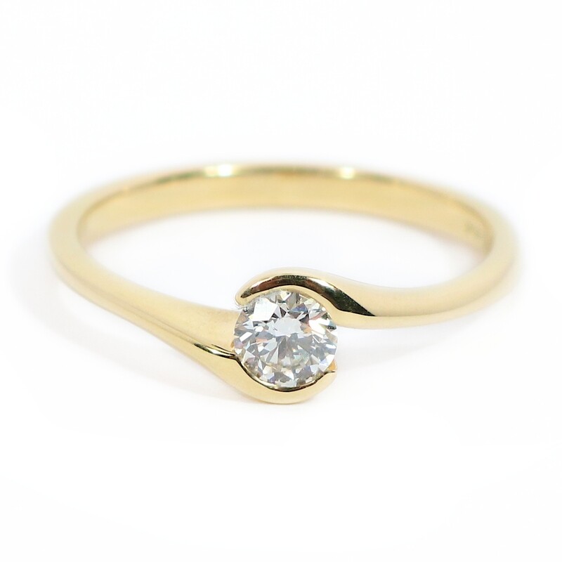18ct Yellow Gold Diamond Single Stone Pucci Ring