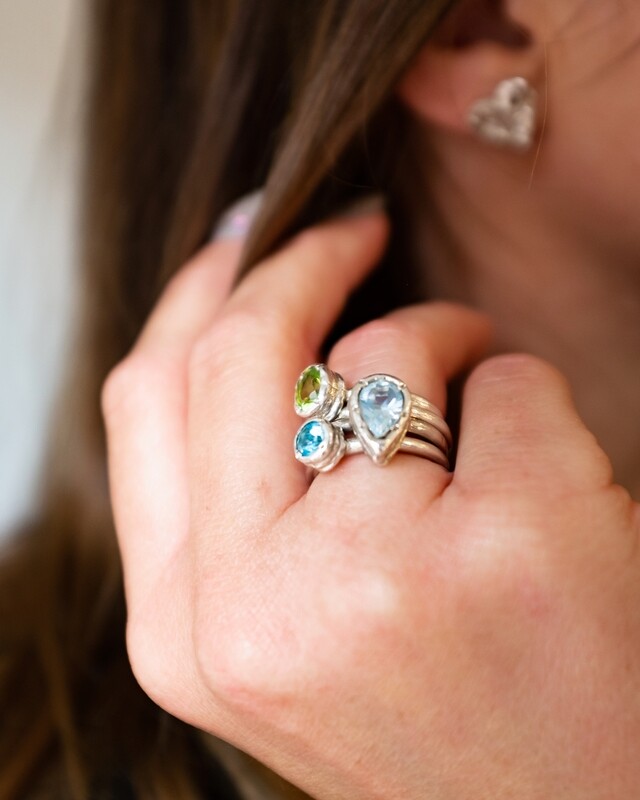 Silver 7x5mm Oval Peridot Tutti Fruiti Ring