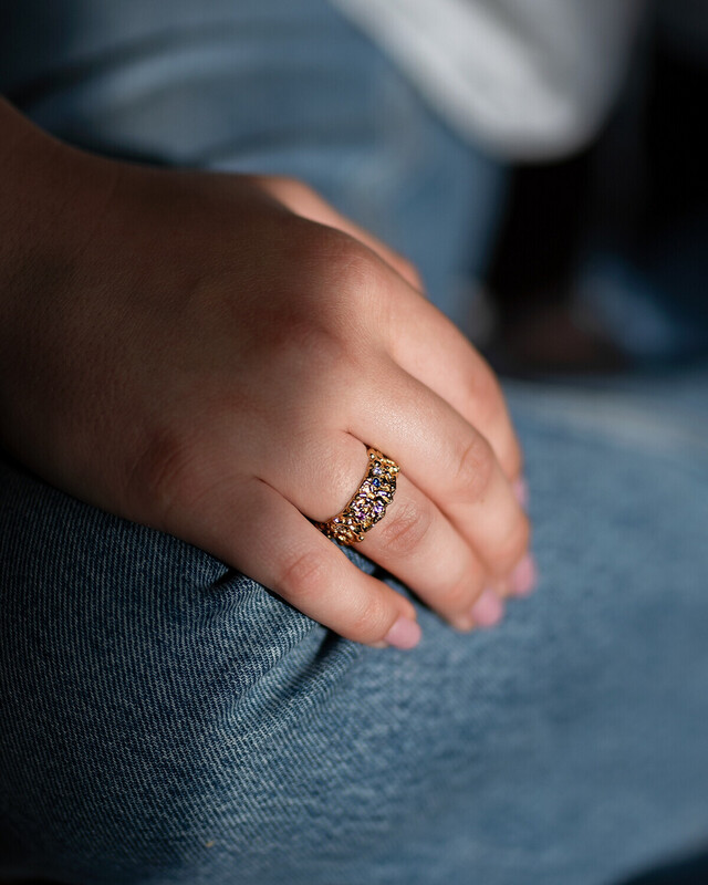 18ct Gold Mixed Sapphire Wide Filigree Ring