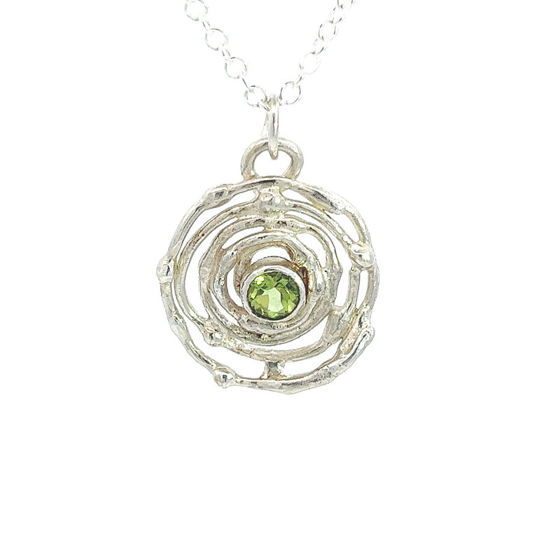 Silver Peridot Montana Swirl Pendant &amp; Chain (20mm)