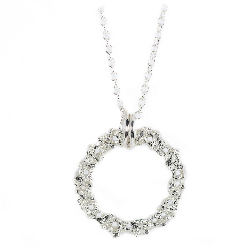 Silver Filigree Pendant &amp; Chain (23mm)