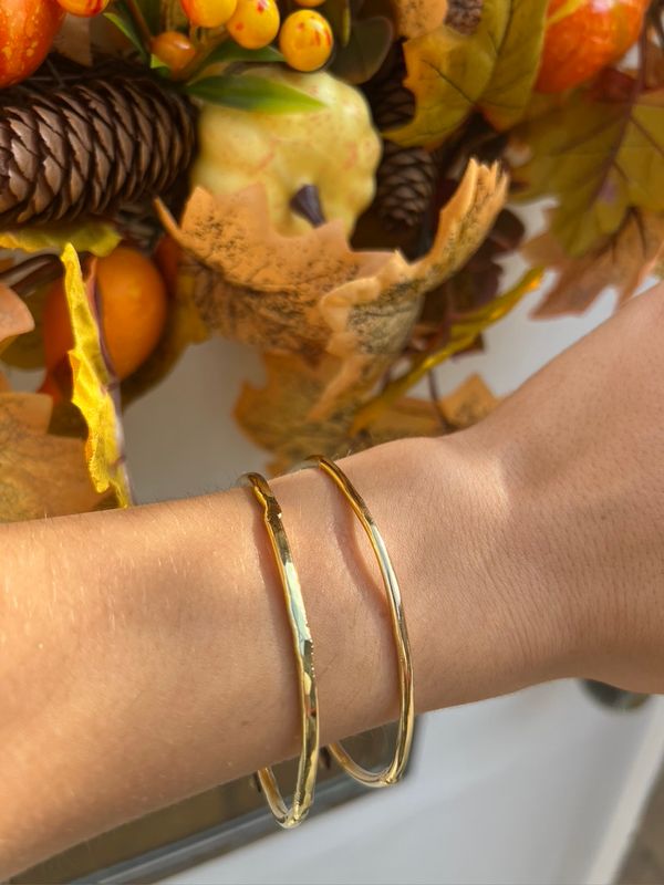 18ct Gold Cyclone 1 Hammered Bangle