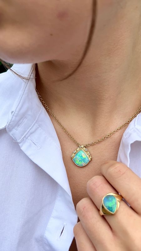 ​18ct Yellow Gold Opal &amp; Diamond Pendant