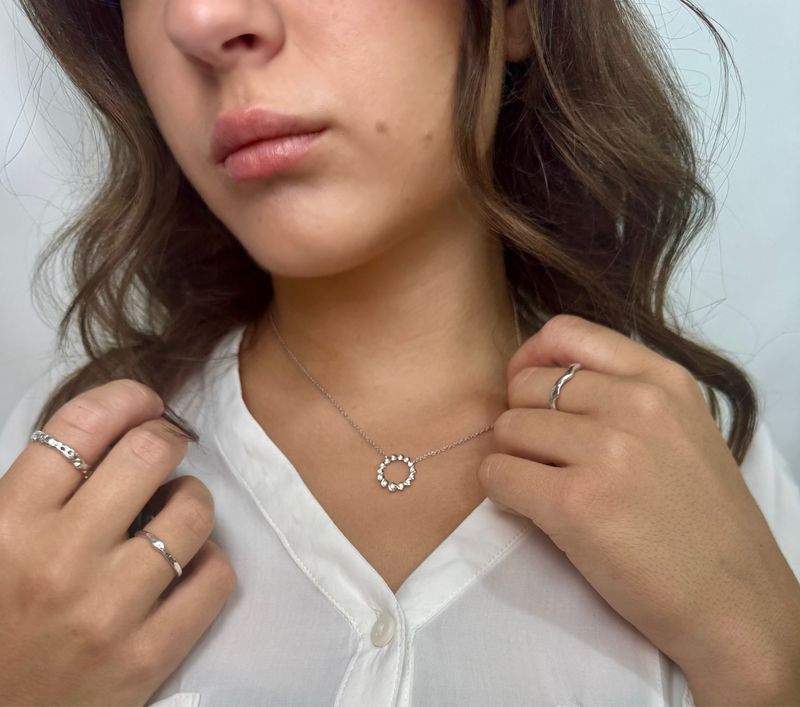 18ct White Gold Diamond Ribbon Lace Necklace