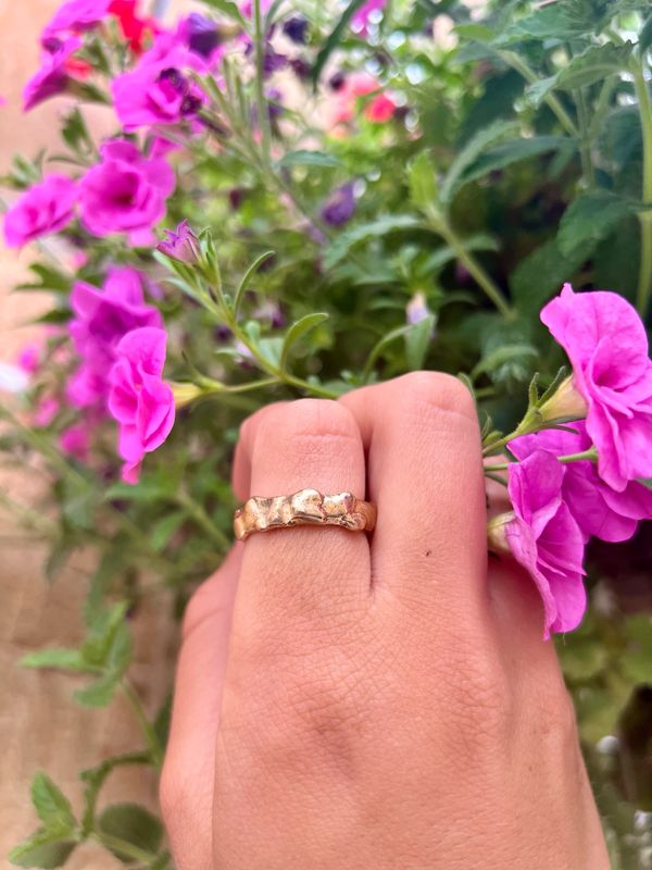 9ct Gold Rapids Ring