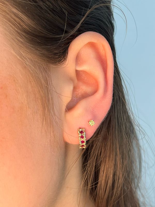 9ct Yellow Gold Claw Set Peridot Stud Earrings