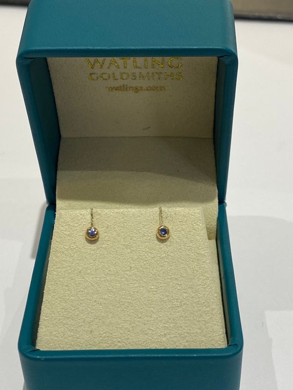 18ct Gold Blue Sapphire Stud Earrings