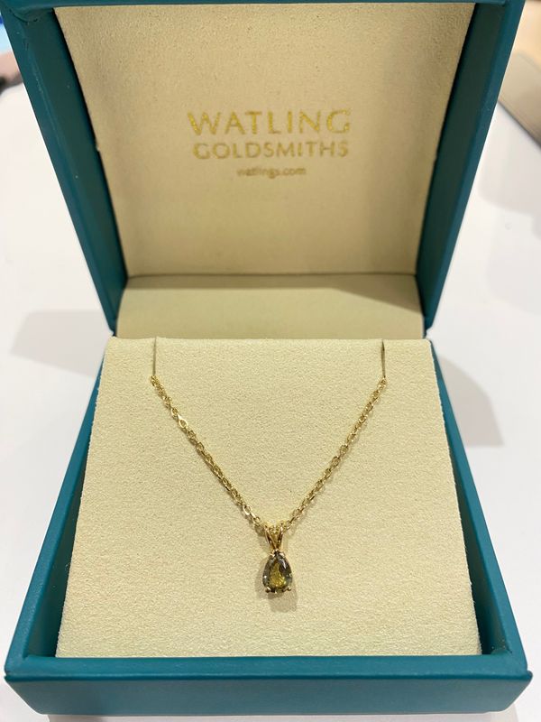 9ct Gold Pearshape Green Sapphire Claw Set Pendant