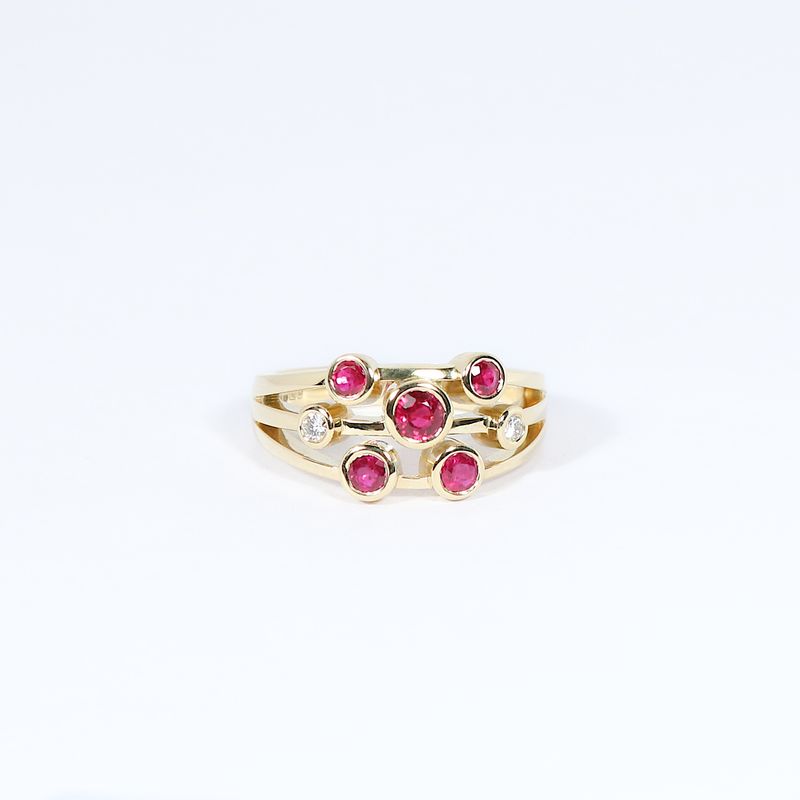 18ct Gold Ruby &amp; Diamond Seven-Stone Polished Twister Ring
