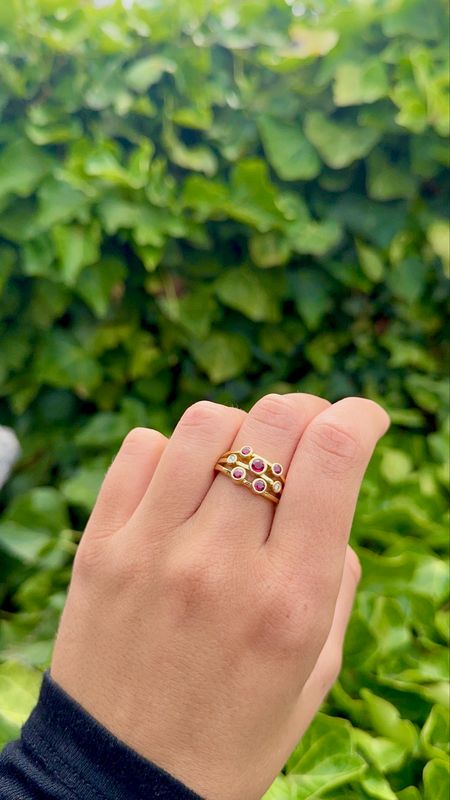 18ct Gold Ruby &amp; Diamond Seven-Stone Polished Twister Ring
