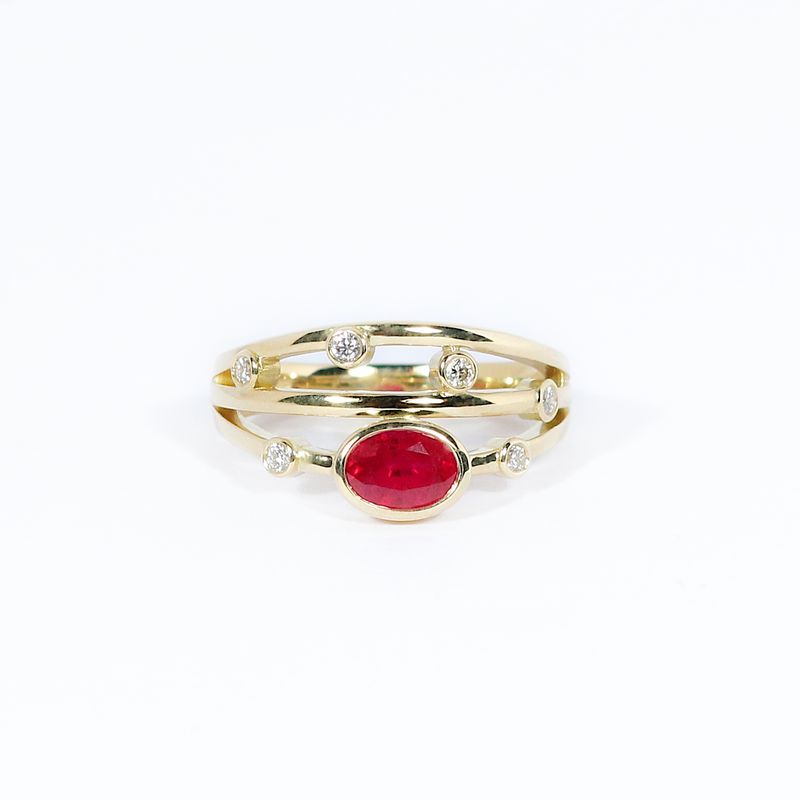18ct Yellow Gold Ruby &amp; Diamond Seven-Stone Polished Twister Ring