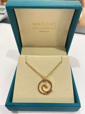 9ct Gold  Entranced Swirl Pendant (17mm wide)