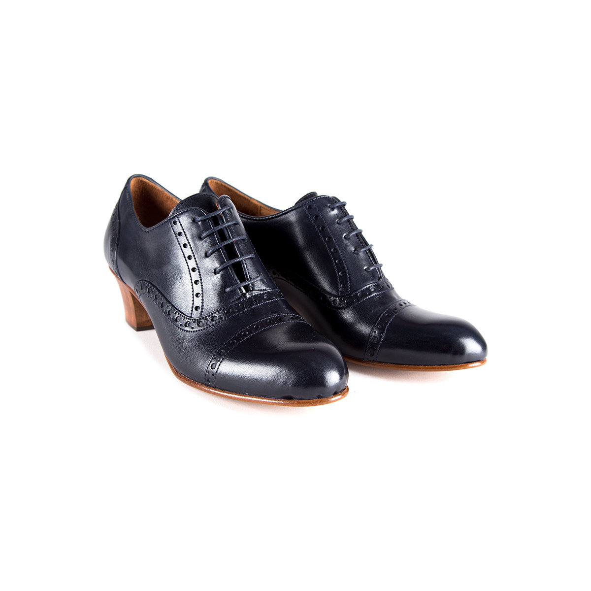 Savoy Cats Berlin SAVOY CATS Artist DBlue Shoes Performing Dancing thumbnail 4