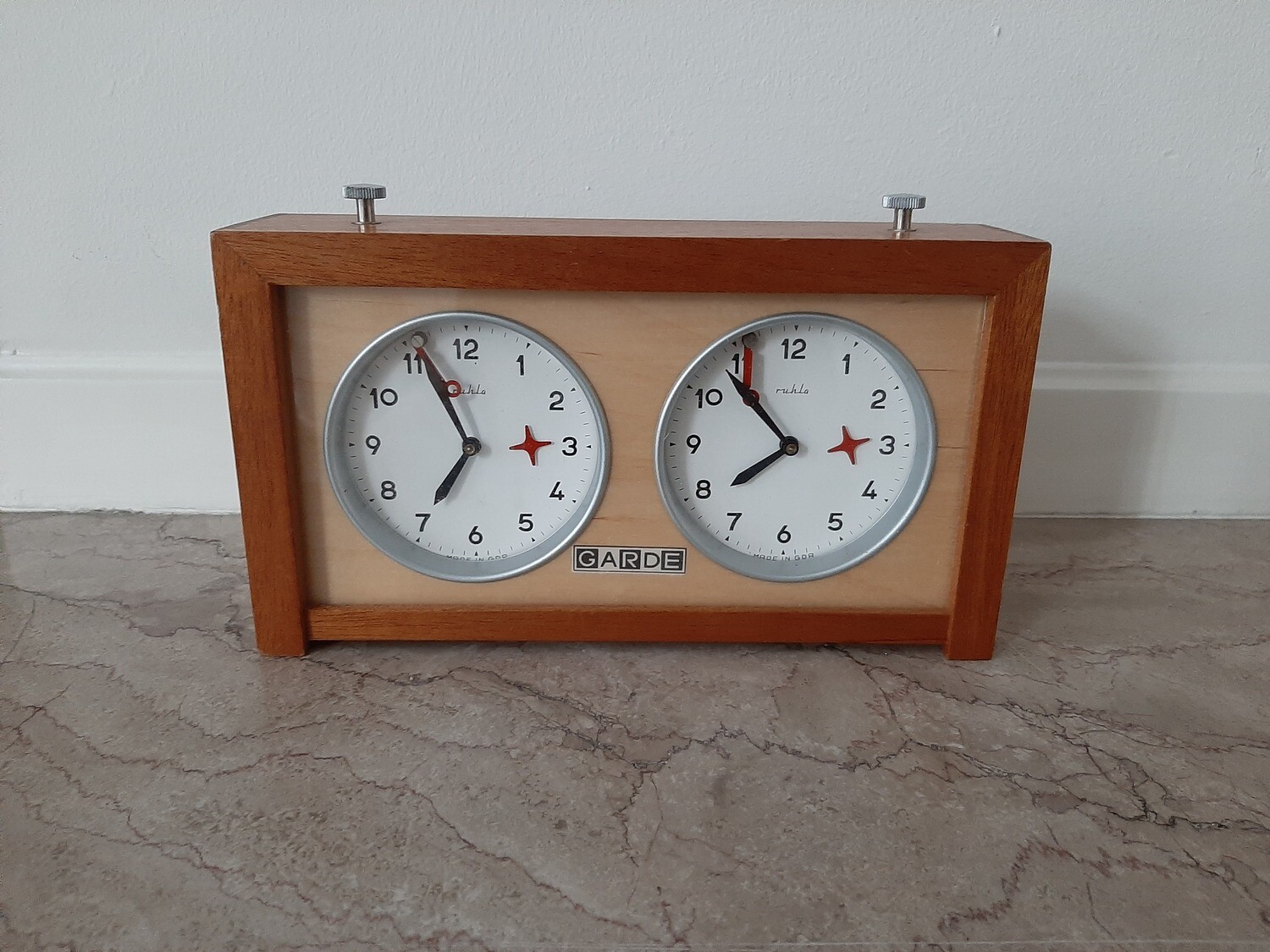 Garde clock