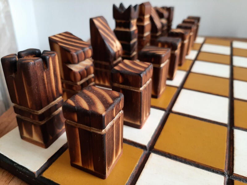 Chess set pinewood pieces
