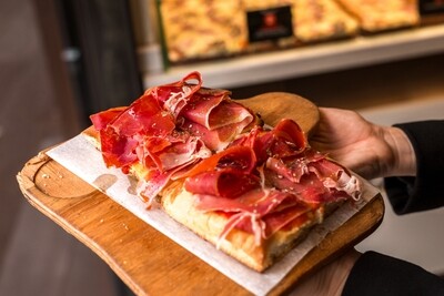 Jamón con Pan en Tomaca