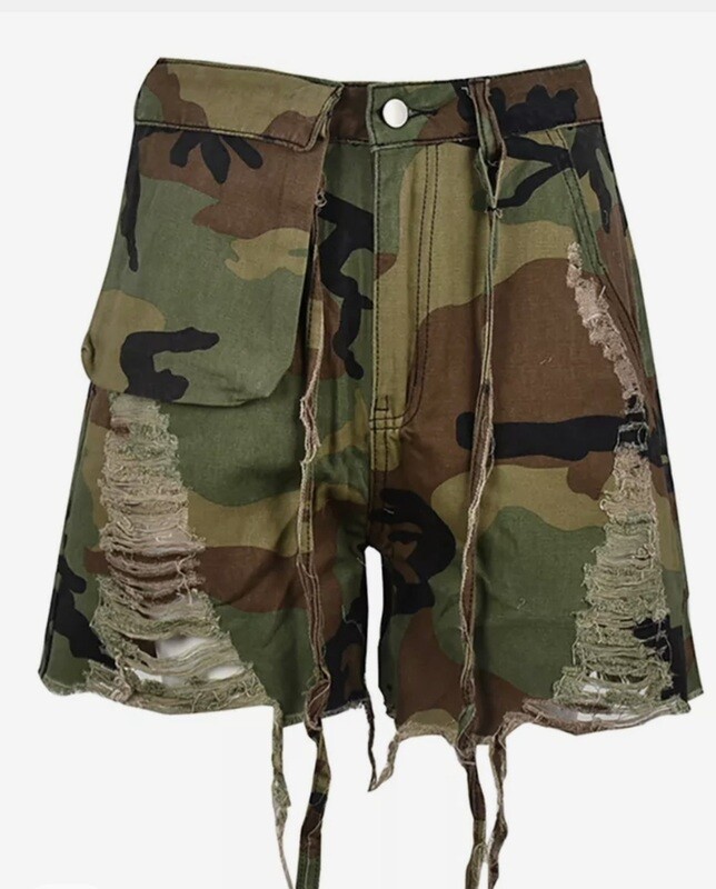 Camo women Cargo Frayed Short