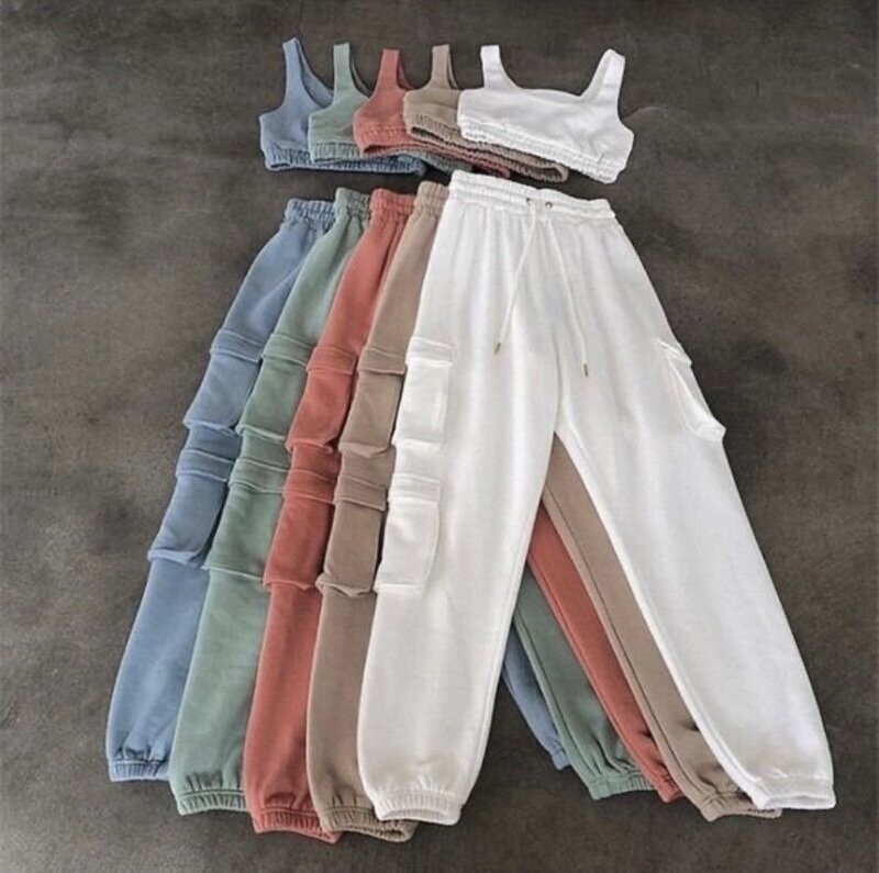 Sweatpants with crop top