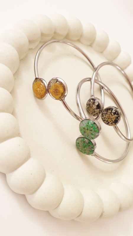 bracciale rigido doppio cabochon e fiori pressati