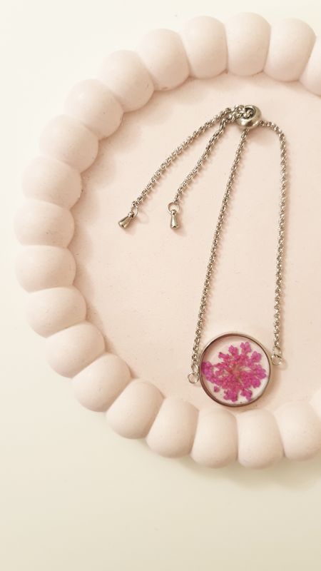 bracciale regolabile con cabochon fiorito fucsia