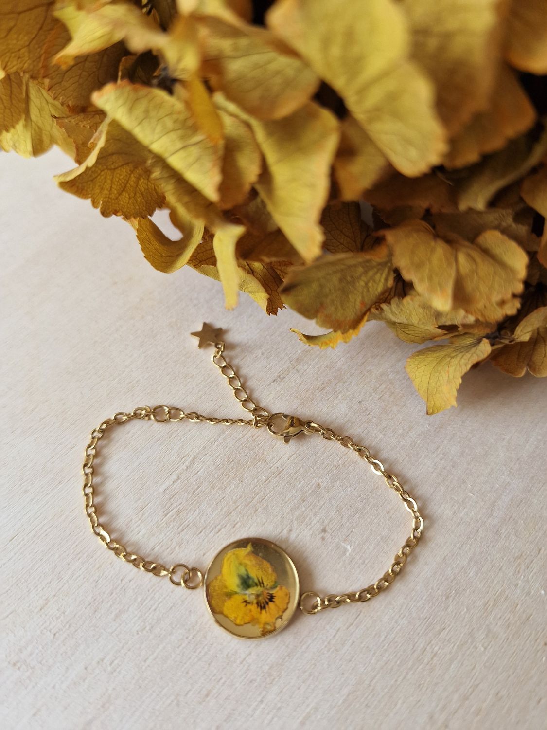 Bracciale regolabile dorato violetta gialla