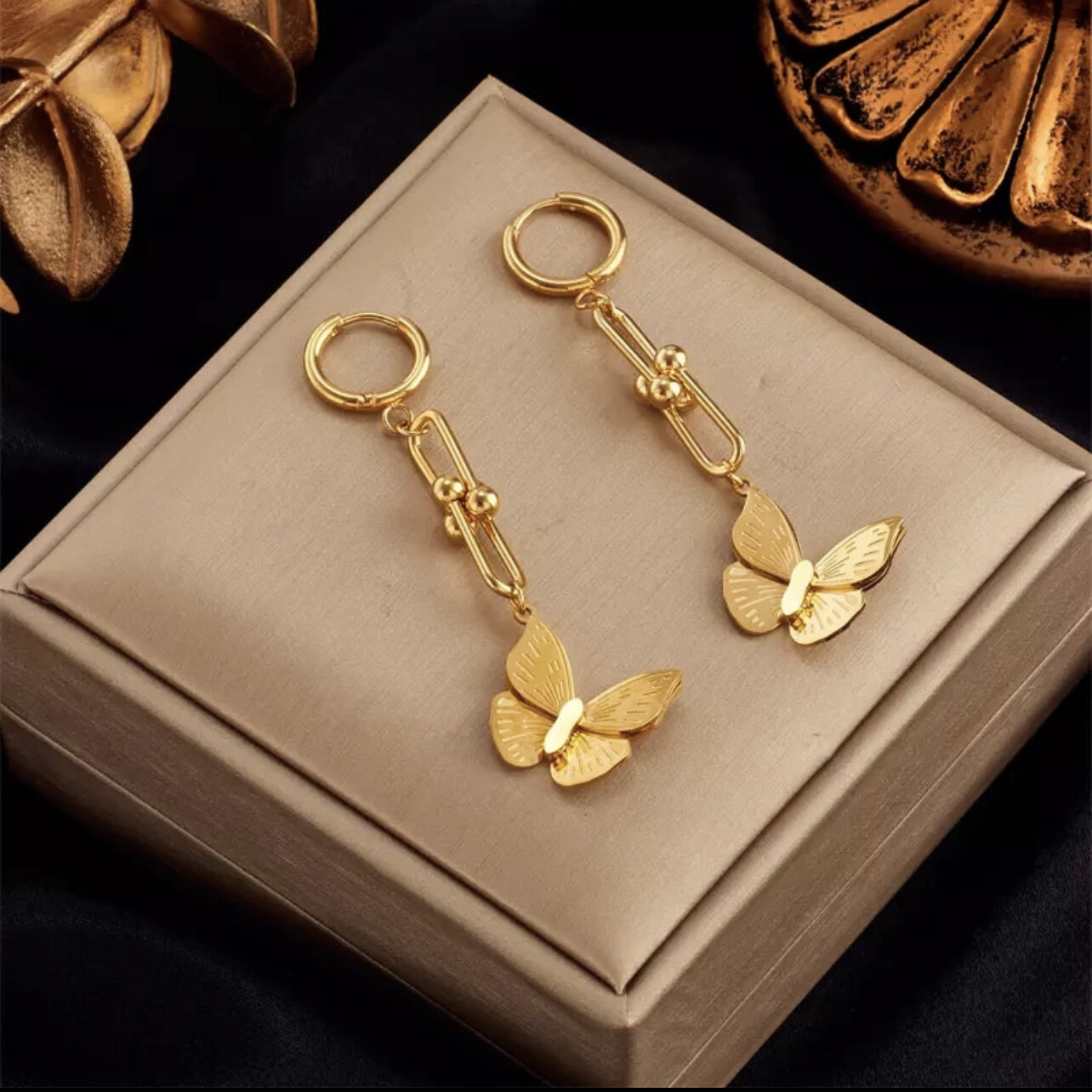 Clips butterfly earrings