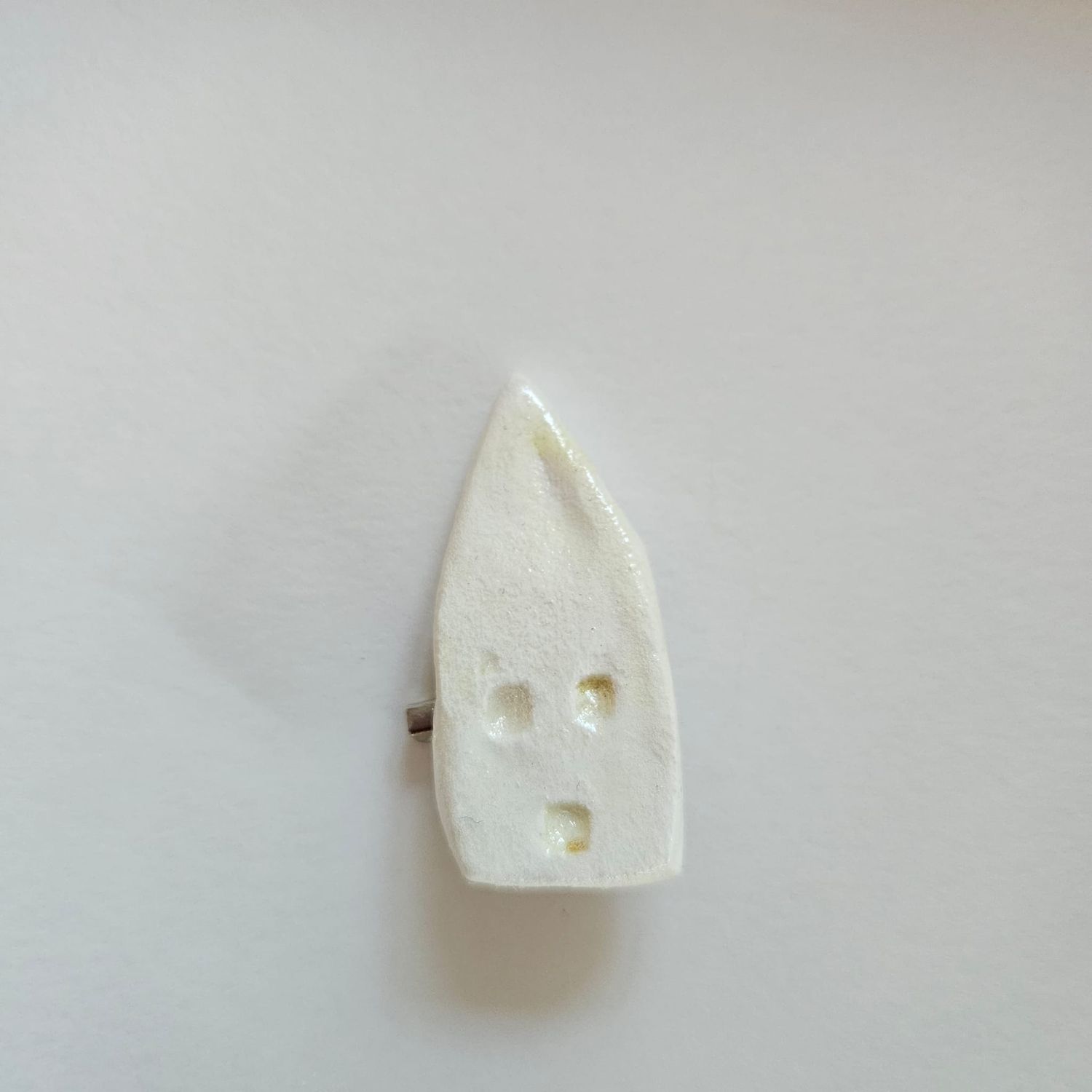 Spilla casetta cartapesta 913