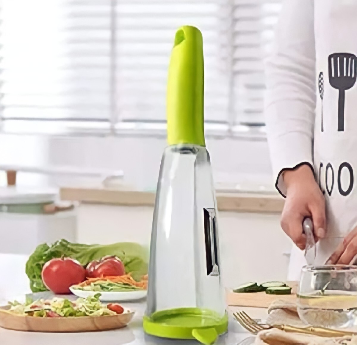 Multifunctional Vegetable Peeler With Storage Container
