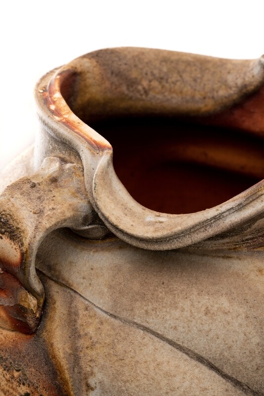 Roger Yee - Lg Vase w/handles wood fired 