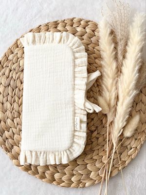 Housse de livret de famille en gaze de coton avec froufrous
