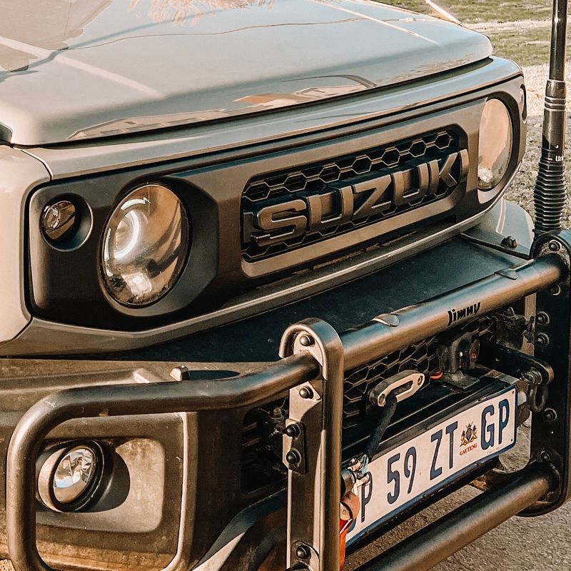 Roaming Horizons Grille Badge (Matt Black)