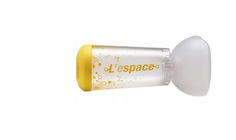 L&#39;espace Distanziatore Pediatrico Con Mascherina Gialla