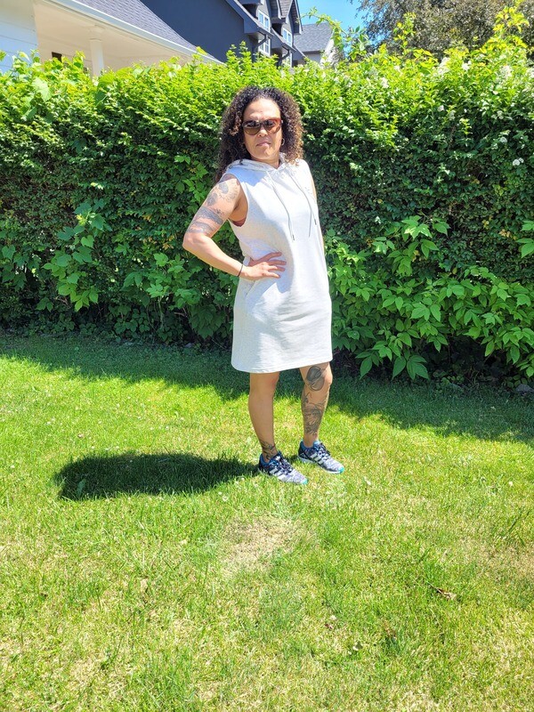 Sleeveless hoodie dress with pockets for women